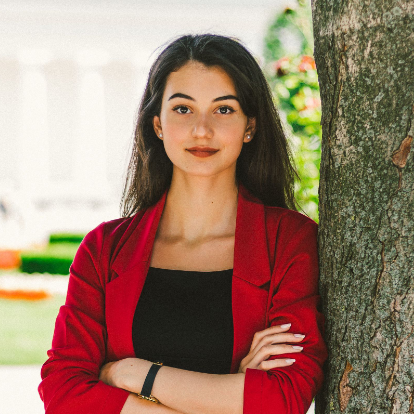 Portrait von Tekla Scharwaschidze, Gründerin von Mind Moves Body